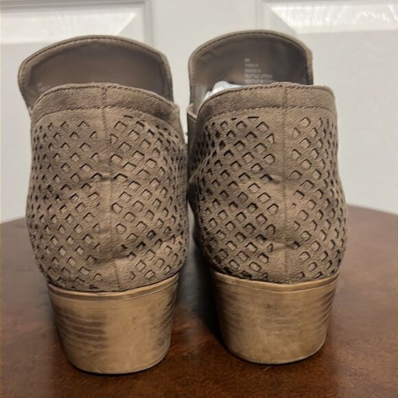 🔥🔥 MIA Boots Womens 8M Round Toe Ankle Booties Heels Comfort Brown Suede - EUC - Picture 4 of 10